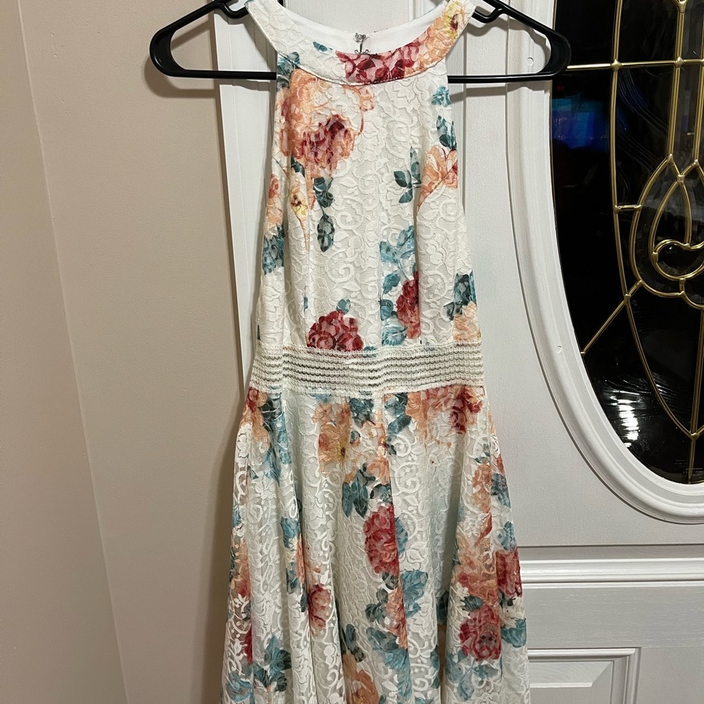 City Triangles White Floral High Neck Junior Size Medium